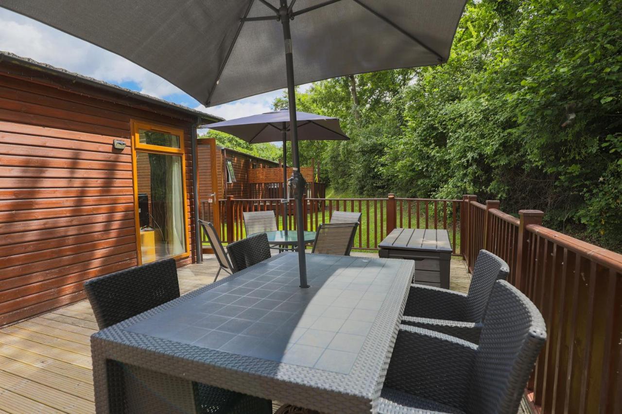 Conkers Lodge For 6 With Hot Tub & Secluded Decking - Spa Resort In Devon Chudleigh Bagian luar foto