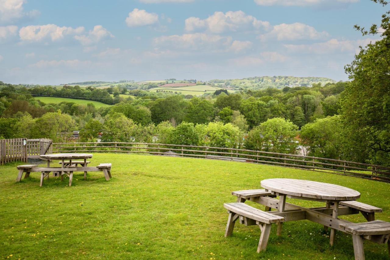 Conkers Lodge For 6 With Hot Tub & Secluded Decking - Spa Resort In Devon Chudleigh Bagian luar foto