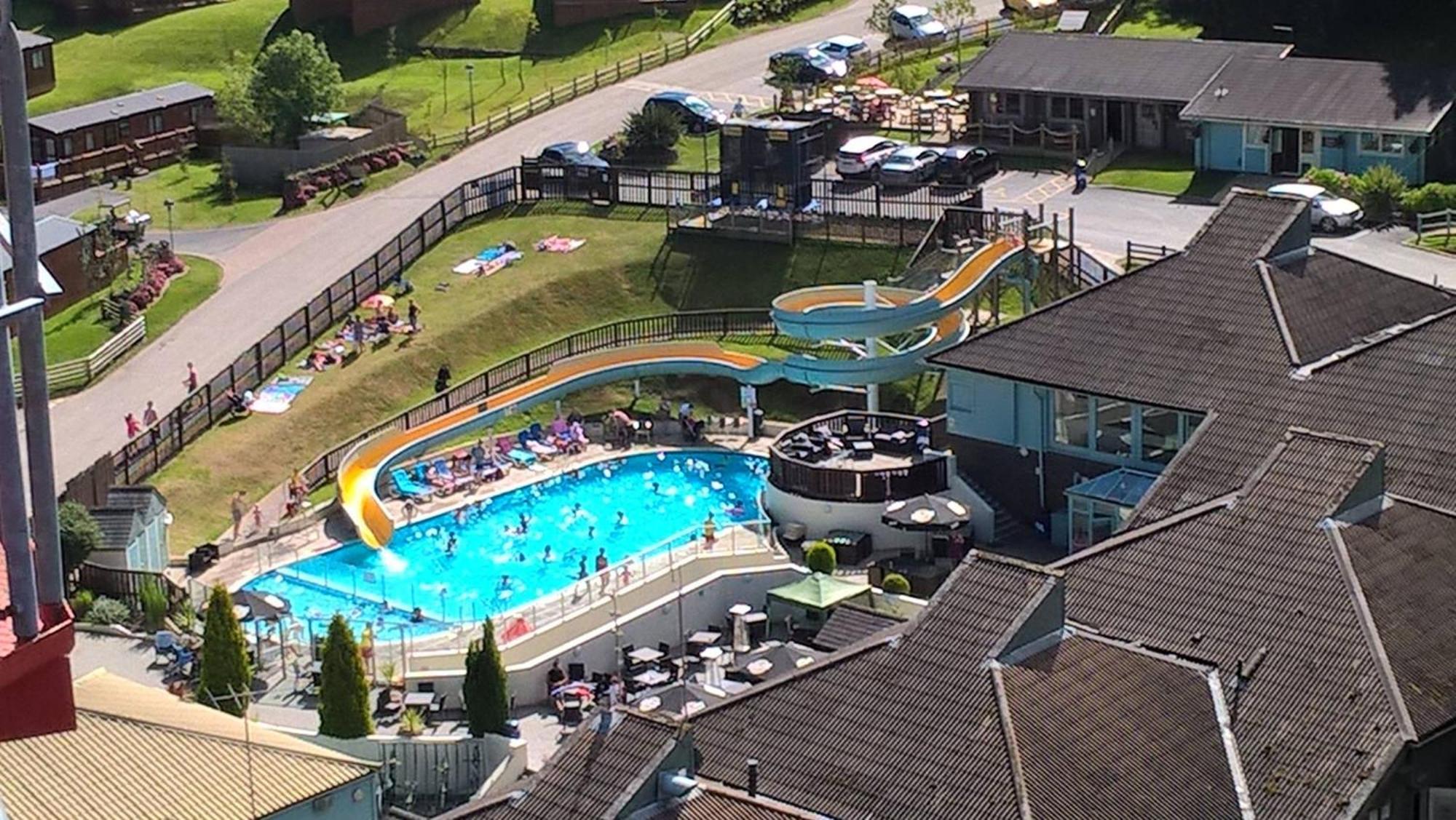 Conkers Lodge For 6 With Hot Tub & Secluded Decking - Spa Resort In Devon Chudleigh Bagian luar foto